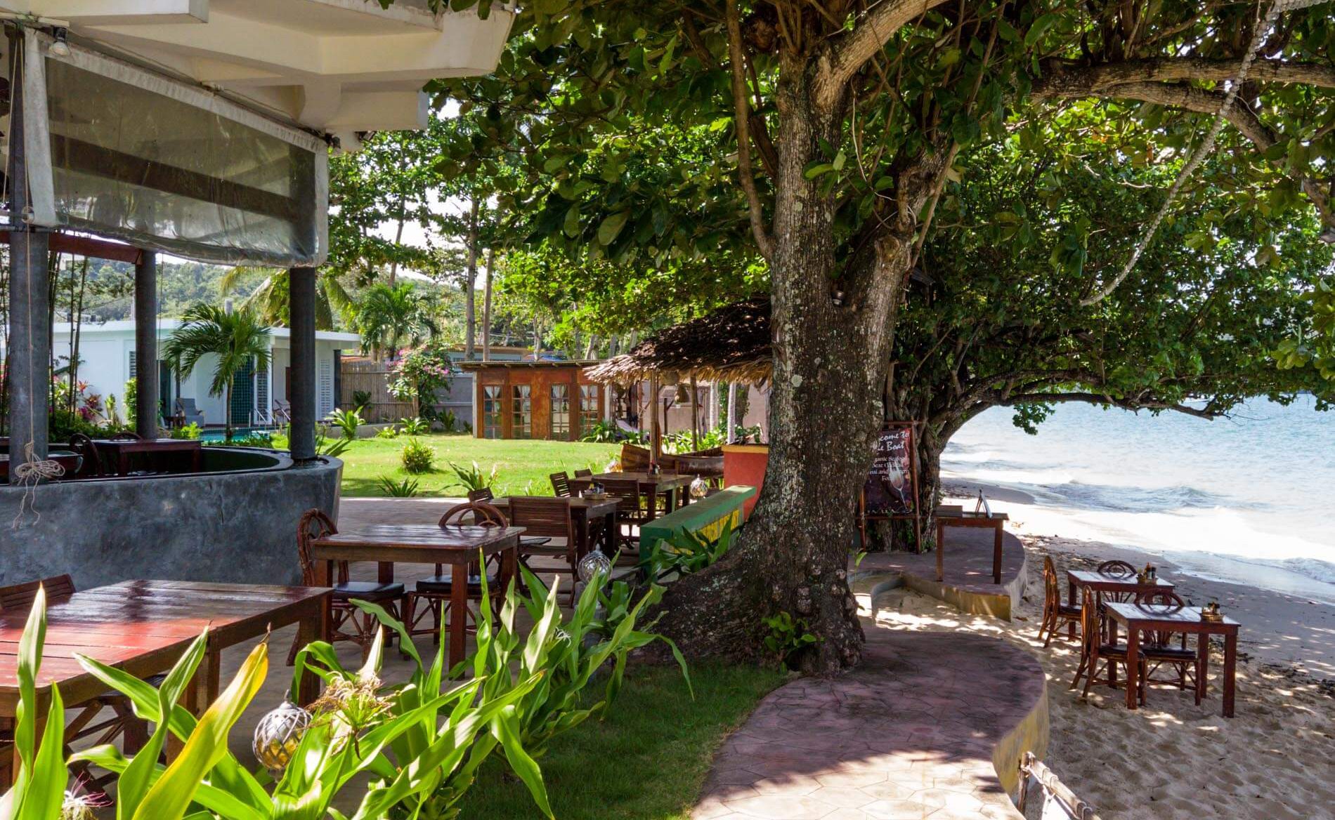 restaurant with view in Yao Yai Beach Resort Thailand